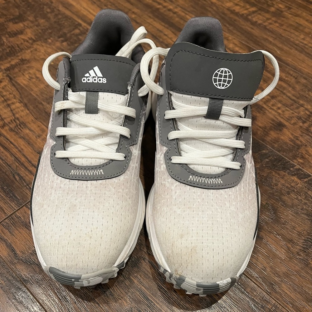 Kids Adidas Golf shoes. Size 5.